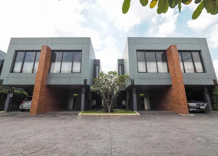 Hotel Oyo 75368 Demadre 3*